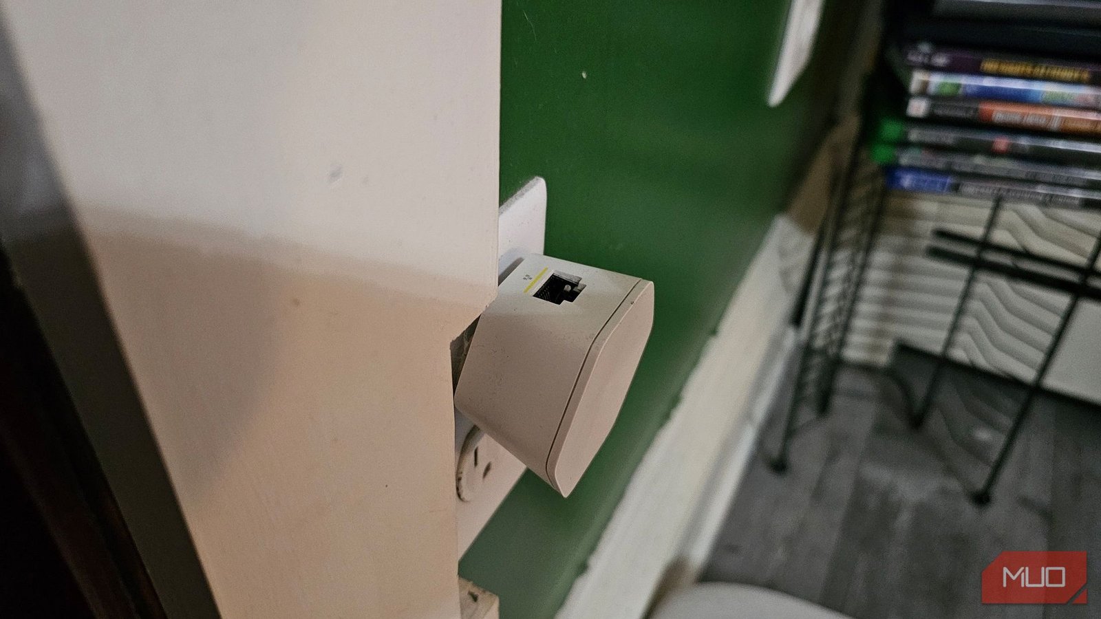 An Xfinity xFi Wi-Fi extender pod plugged into an outlet